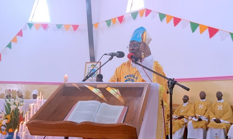 JUBILE D'OR D'ORDINATION SACREDOTALE DE Mgr Simon NTAMWANA
